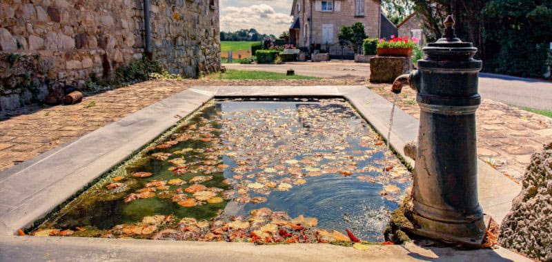 Pourquoi faut-il laisser tourner sa pompe à air (bulleur) dans son bassin  en hiver? -  - Blog spécialisé en bassin de jardin, étang &  piscine naturelle.